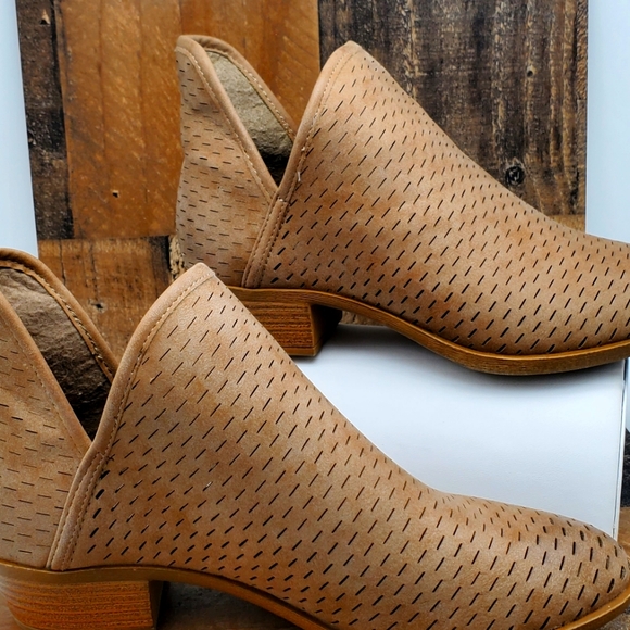 Madden Girl Shoes - Madden Girl Blaine Taupe boot shoes (shootie) 6.5 m EUC